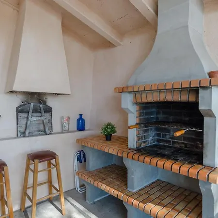 Villa Yourhouse Llampi, Quiet In The Countryside With Private Pool
