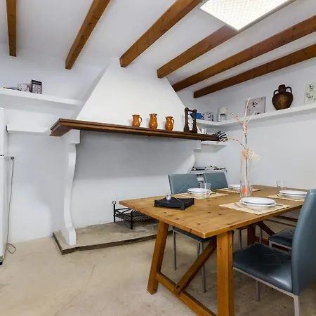 Yourhouse Llampi, Quiet In The Countryside With Private Pool *